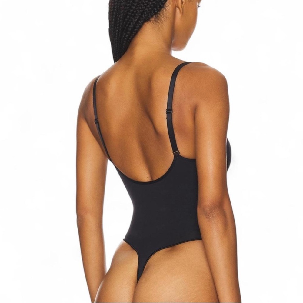 *SOLD*
DUPE Skims Black Thong Bodysuit - Picture 4 of 5